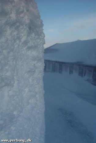 Snow wall -