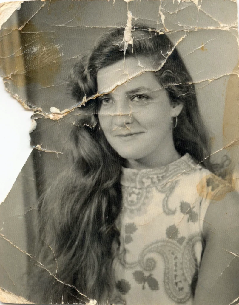 <strong class="title-strong">Restoration Workflow</strong> – Using an Old Damaged Photo to Perfect it
